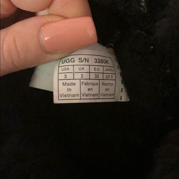 Blk bailey bow kids Ugg’s - Picture 3 of 3